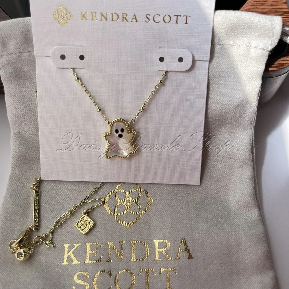 👻New Kendra Scott Mother of Pearl Ghost Reversible Gold Plated Necklace👻